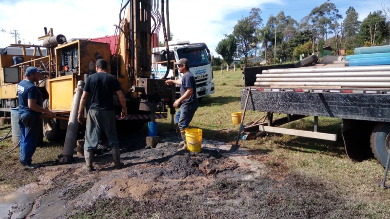 PREFEITURA REALIZA PERFURAÇÃO DE POÇOS ARTESIANOS